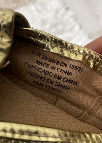 Kız Çocukları için Altın Renkli Tokalı Babet - Görsel 2