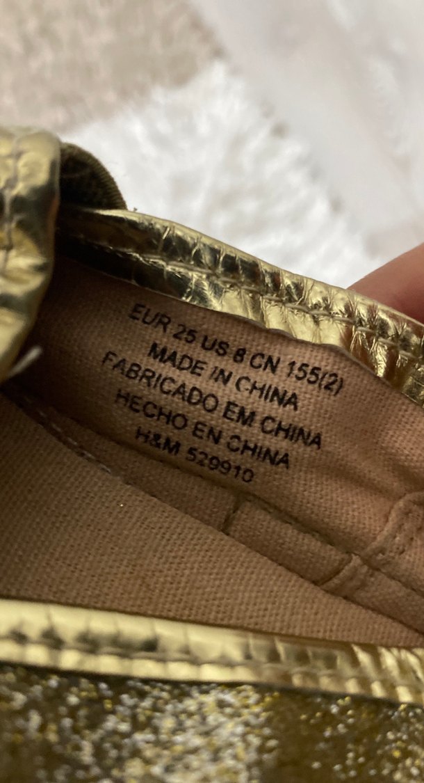 Kız Çocukları için Altın Renkli Tokalı Babet - Görsel 2