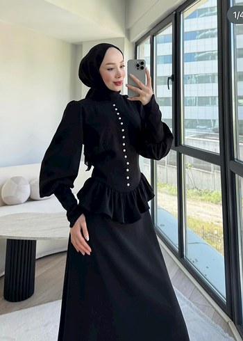 Düğmeli Siyah Gotik Uzun Elbise Melike Melikoğlu