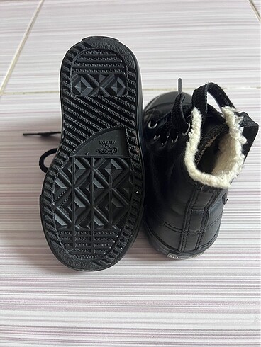 22 Beden Converse Kışlık Bebek Ayakkabısı