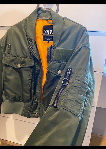 Zara Kadın Haki Kamuflaj Fermuarlı Ceket