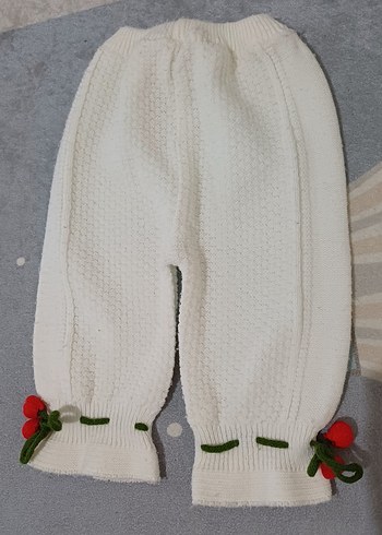 9 Ay Beden kirazlı beyaz triko takım