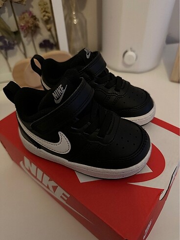 Nike court borough low 2