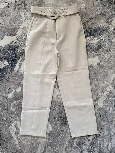 Krem renk kemerli pantolon