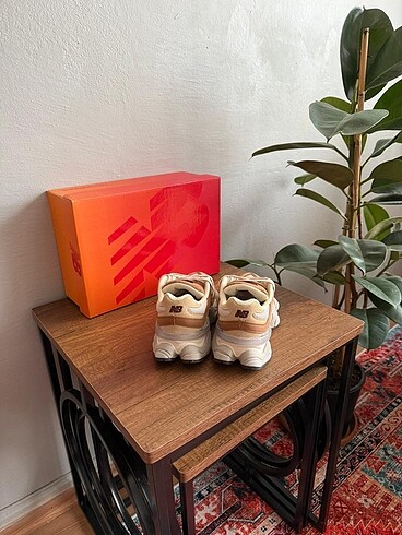 37 Beden ten rengi Renk New balance 9060