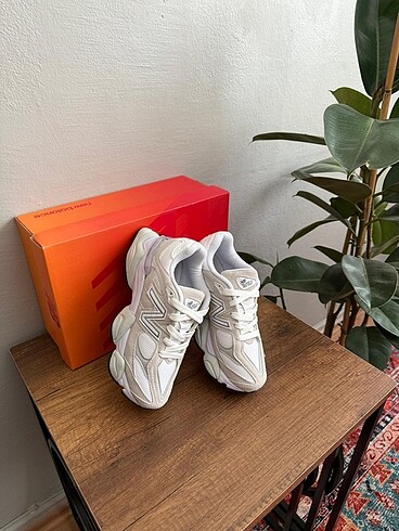 38 Beden beyaz Renk New Balance 9060