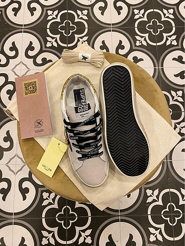 37 Beden beyaz Renk Golden Goose İthal