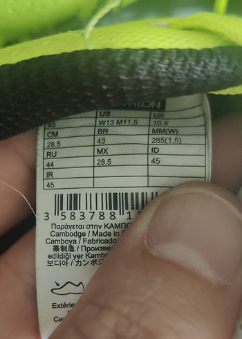 44 Beden sarı Renk kipsta marka 28,5 cm 43 ve 44 giyene uyar sıfır gibidir.