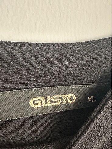 xl Beden Gusto kolları fırfırlı bluz