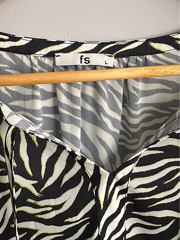 l Beden Faik Sönmez yeşil zebra desen bluz