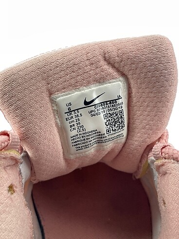 36,5 Beden pembe Renk Nike Spor Ayakkabı %70 İndirimli.