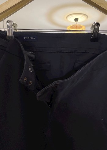 Siyah Kadın Midi Kumaş Pantolon Kemerli - Görsel 2