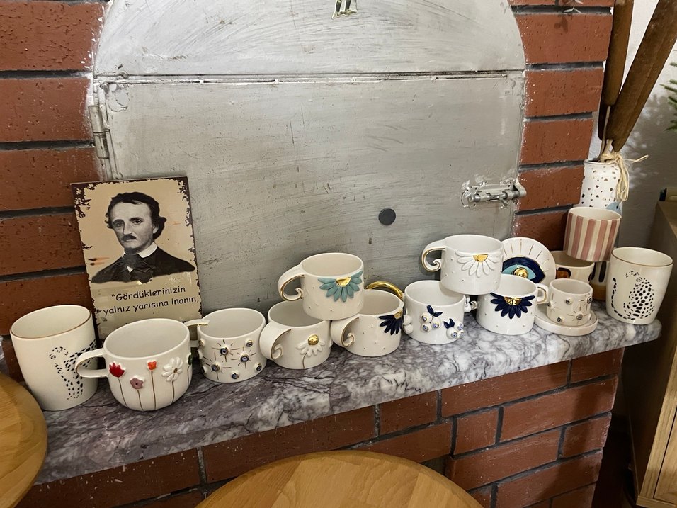 Çiçek Desenli Beyaz Seramik Kupa - Görsel 3