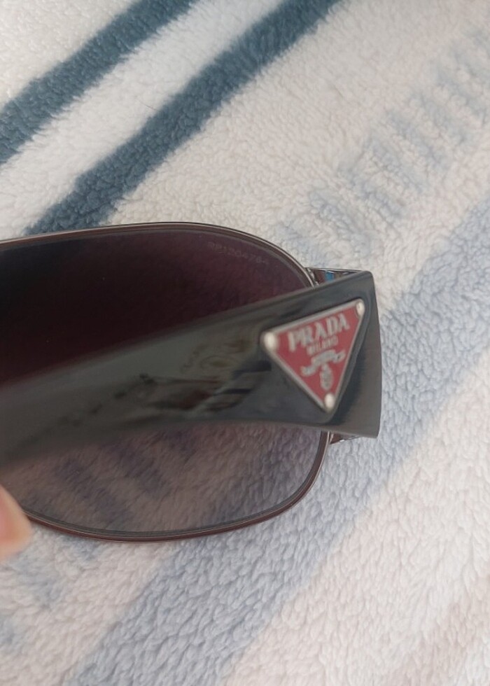 Orijinal Az Kullanılmış Sorunsuz Prada Güneş Gözlüğü - Görsel 3