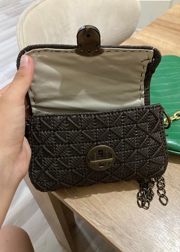 Kahverengi Nakışlı Zincir Detaylı Örgü Çanta - Görsel 2