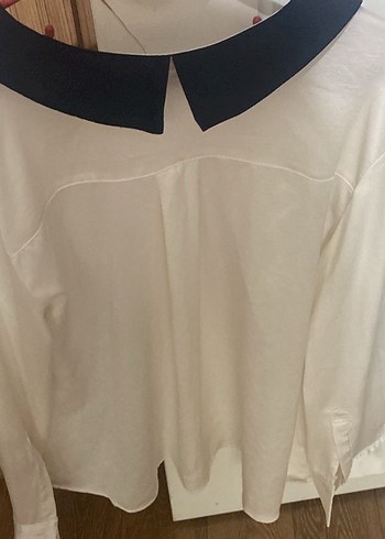 Zara Siyah Yakalı Beyaz Düğmeli Kadın Gömlek