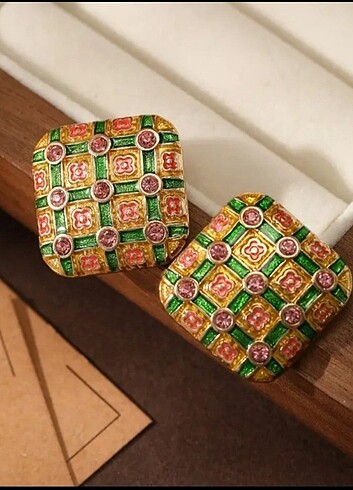Diğer Işıltılı taşlı vintage şık küpe 