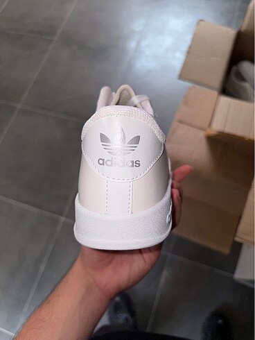 42 Beden beyaz Renk Adidas ayakkabı
