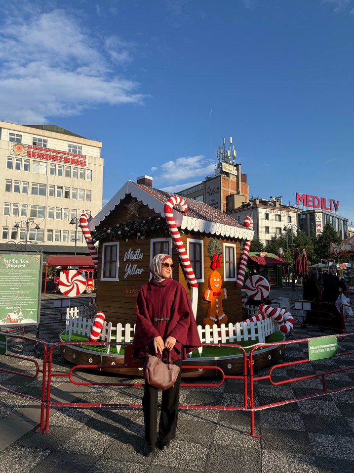 Kırmızı Renkli panço - Görsel 4