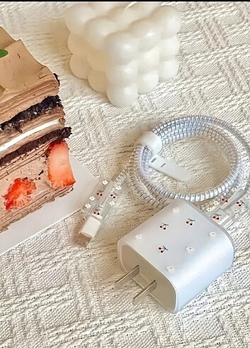  Beden iPhone Şarj Kılıfı
