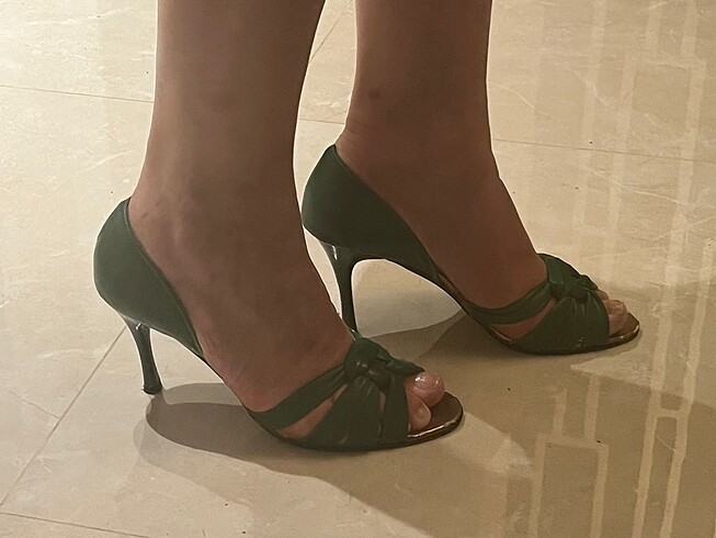 Yeşil topuklu sandalet