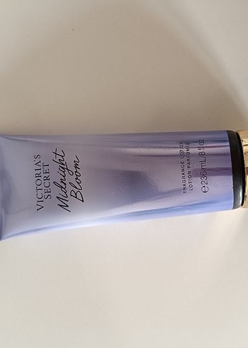 Victoria's Secret Midnight Bloom Vücut Losyonu 236 ml - Görsel 9