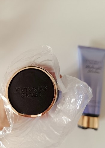 Victoria's Secret Midnight Bloom Vücut Losyonu 236 ml - Görsel 4
