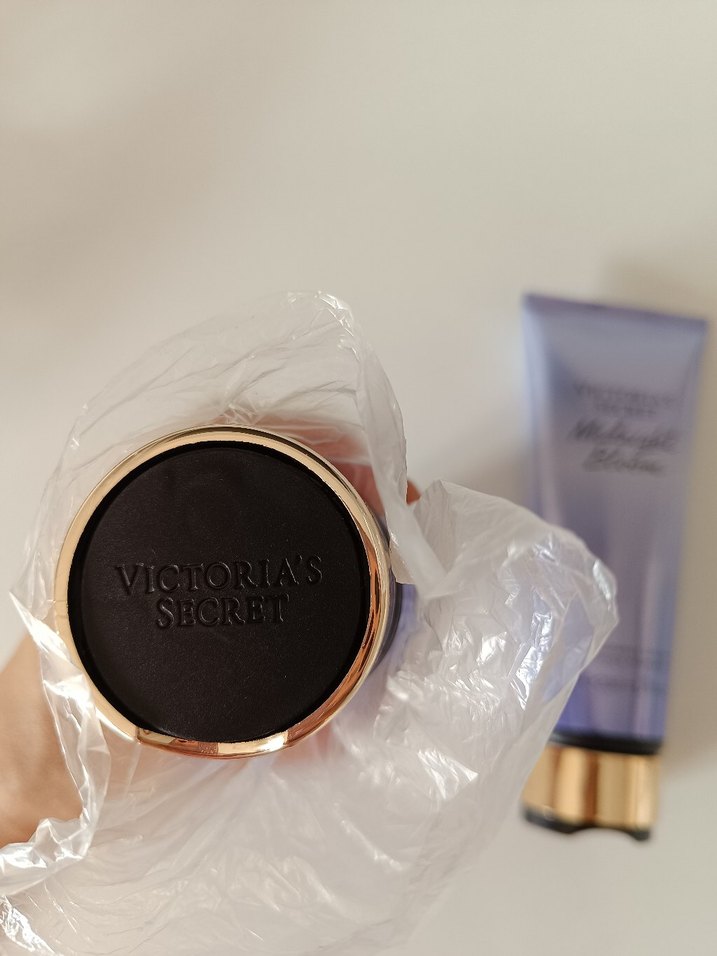 Victoria's Secret Midnight Bloom Vücut Losyonu 236 ml - Görsel 4