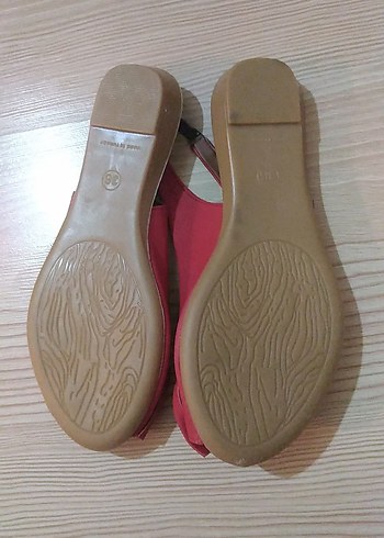Zara Kırmızı Fiyonk Detaylı Dolgu Topuk Sandalet