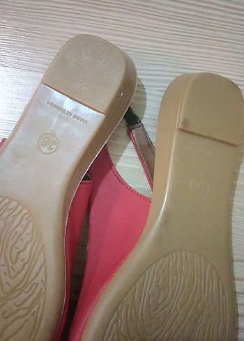 36 Beden Kırmızı Fiyonk Detaylı Dolgu Topuk Sandalet