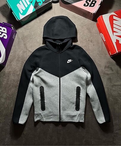 Nike tech