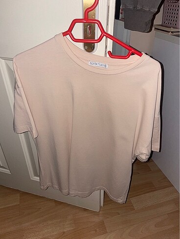 bej tshirt