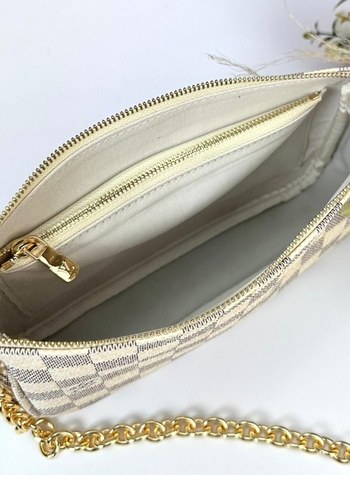  Beden Zincir Detaylı pochette Kareli Louis Vuitton Çanta