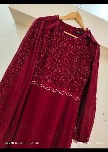 Bordo Uzun Kollu İşlemeli Kadın Abiye