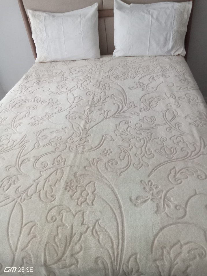 İşlemeli Beyaz Yatak Örtüsü - Görsel 3