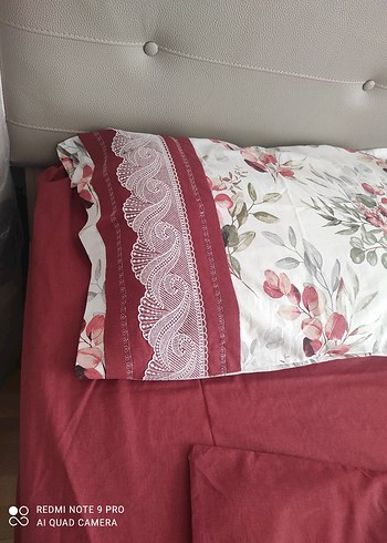 Bordo Çiçek Desenli Yatak Örtüsü - Görsel 6