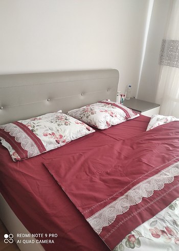 Bordo Çiçek Desenli Yatak Örtüsü - Görsel 5