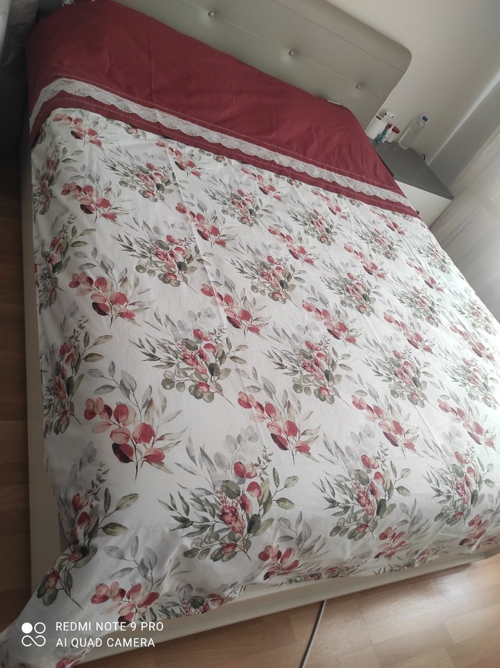 Bordo Çiçek Desenli Yatak Örtüsü - Görsel 3