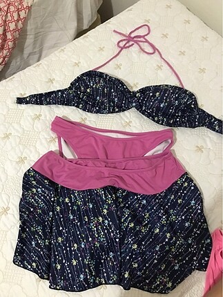 Etekli üçlü bikini takımı
