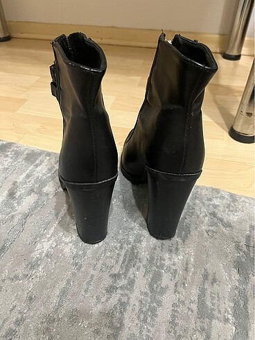 38 Beden siyah Renk Stradivarius topuklu bot