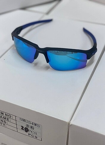 OAKLEY