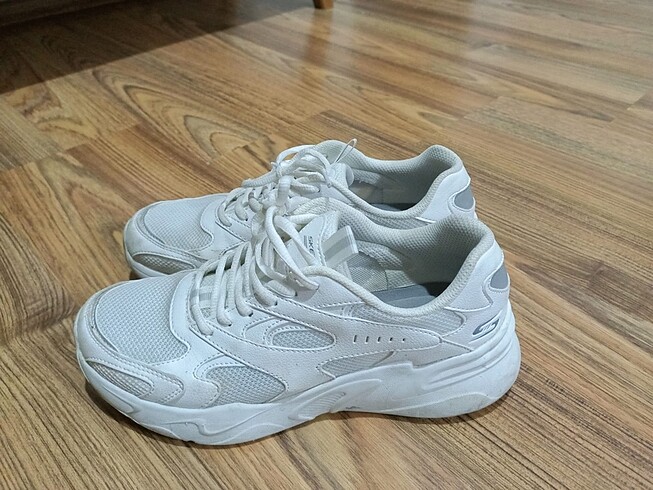 38,5 Beden Skechers ayakkabı