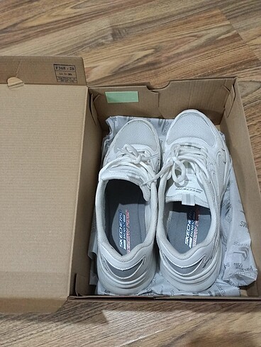 38,5 Beden beyaz Renk Skechers ayakkabı
