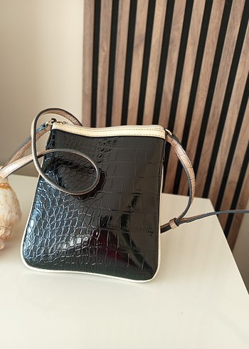 GUESS orjinallla canta - Görsel 3