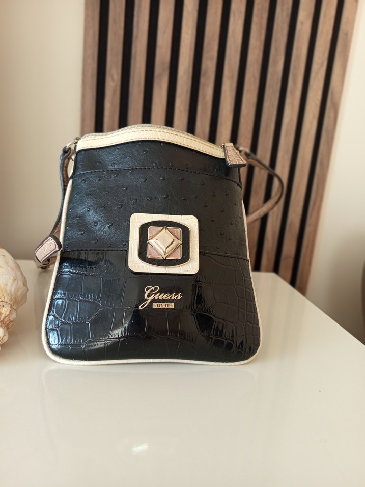 GUESS orjinallla canta - Görsel 2