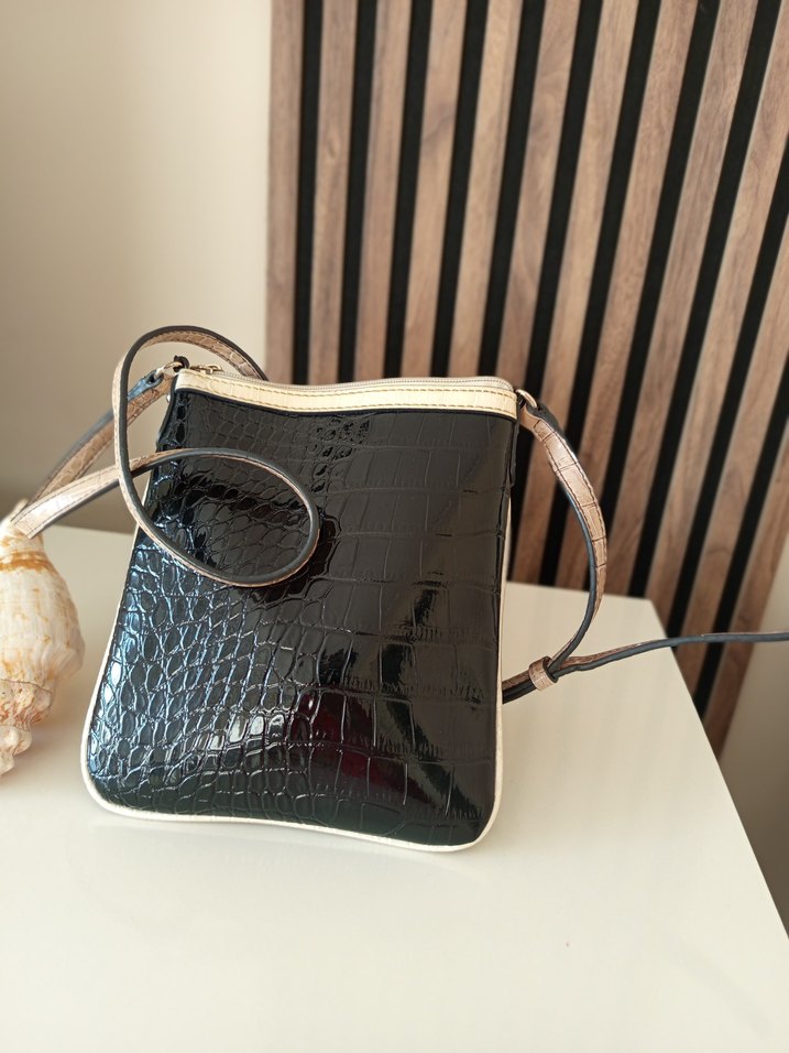 GUESS orjinallla canta - Görsel 3