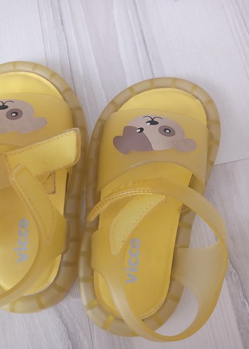Kız Çocuk Sarı Velcro Bantlı Terlik