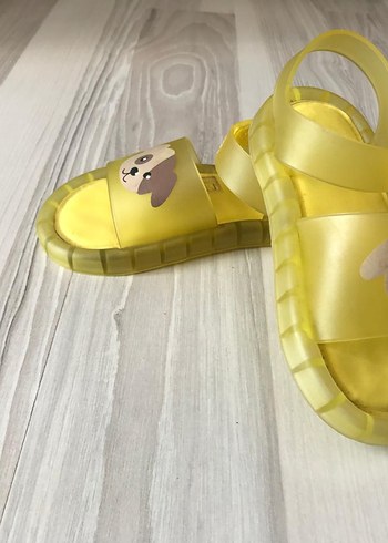 Kız Çocuk Sarı Velcro Bantlı Terlik