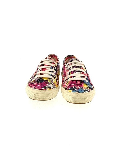 37 Beden Superga Spor Ayakkabı %70 İndirimli.