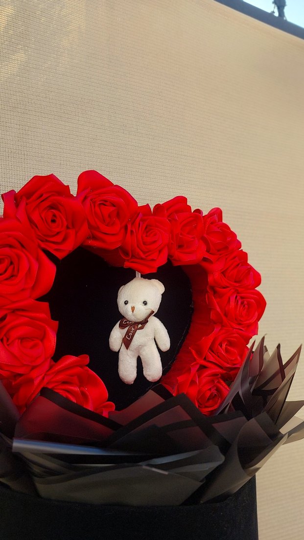 Kırmızı Güllü Kalp ve Peluş Ayıcık - Görsel 2